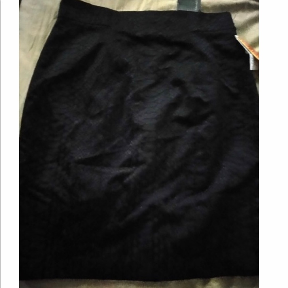 Tahary black knee length skirt with exposed zipper